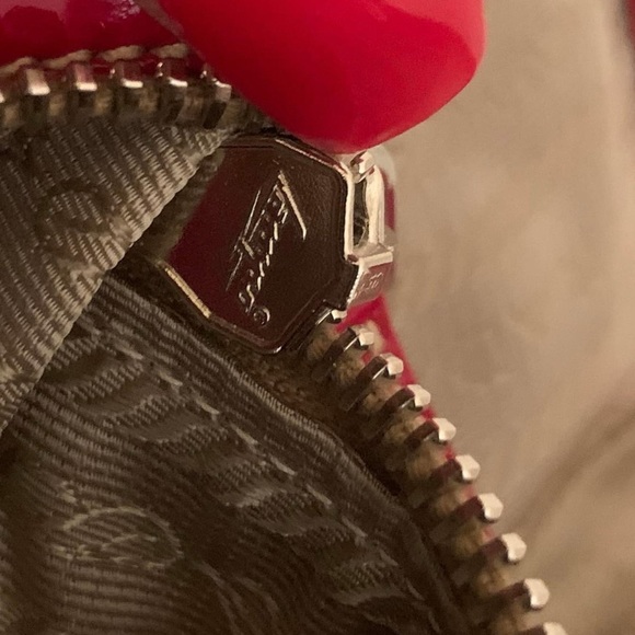 Prada Large Hobo Patent Leather Bag - Picture 7 of 17